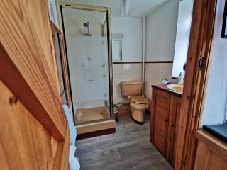 AnchorageWells Entire House or King Ensuite Rooms - 9