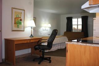 Americas Best Value Inn & Suites-Winnie - 5