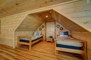 Lodge on the Lake - Blue Ridge - 4