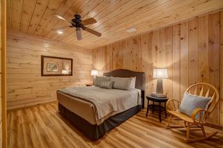 Lodge on the Lake - Blue Ridge - 7