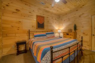TreeTops- Pet Friendly Master on Main 5 minutes from Downtown Blue Ridge - Blue Ridge - 4
