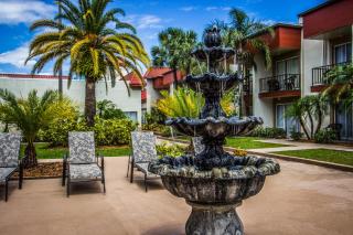La Quinta by Wyndham Clearwater Central - Clearwater - 1