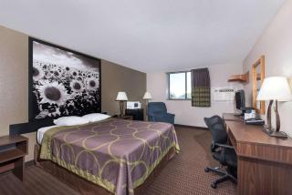 Super 8 by Wyndham Bismarck - Bismarck - 5