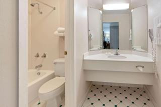 La Quinta Inn by Wyndham Phoenix Sky Harbor Airport - Tempe - 1