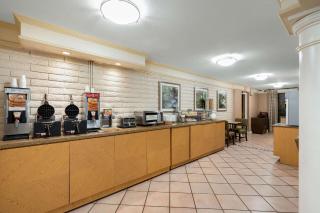 La Quinta Inn by Wyndham Phoenix Sky Harbor Airport - Tempe - 6