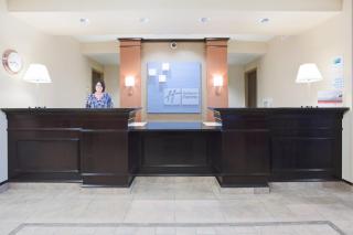 Holiday Inn Express & Suites Minot by IHG - Minot - 3