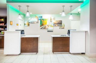 La Quinta Inn and Suites by Wyndham Elkhart - Elkhart - 7