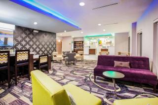 La Quinta Inn and Suites by Wyndham Elkhart - 4
