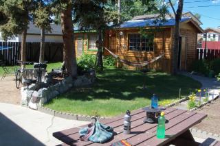 Queen, walk to village center - 8