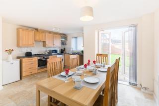 5 bed house with free parking in quiet location - Wolverhampton - 0