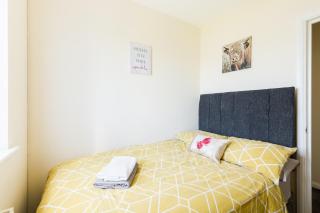 5 bed house with free parking in quiet location - Wolverhampton - 2