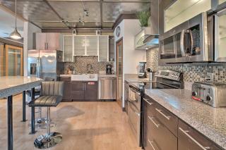 Luxury Apartment Walk to Bus and 1 Mi to Downtown! - 3