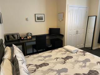 Ivy Cottage-Serviced accommodation - 1
