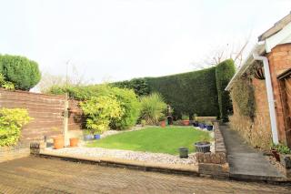 Spacious bungalow - private secure garden - sleeps up to 6 - Marple - 9