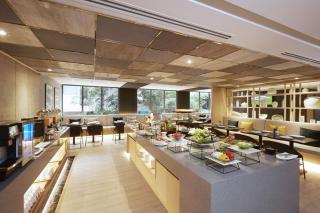 The Quarter Phromphong by UHG - 2