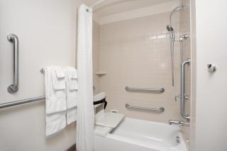 Candlewood Suites Pueblo by IHG - 8
