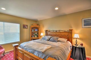 Waterfront Oregon Abode with Balcony and Ocean Views! - Newport - 7