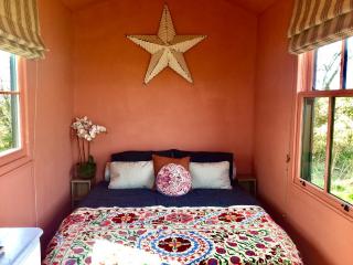 The Oaks Glamping - Pips Cabin - Colkirk - 3