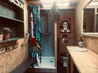 The Oaks Glamping - Magpie Half Shepherds Hut - Colkirk - 8