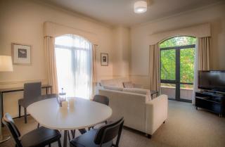 Majestic Old Lion Apartments - Adelaide - 9