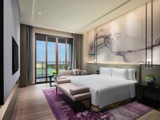 Crowne Plaza Wuxi Lake View by IHG - 9