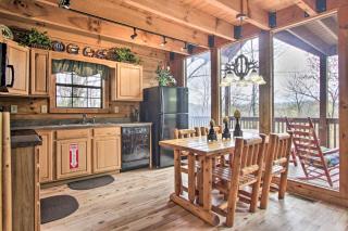 Hot Tub, Pool Table and Deck! Sevierville Sanctuary - 4