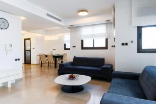 Upscale Family Home with Balcony, Parking next to Beach by FeelHome - Tel Aviv - 8