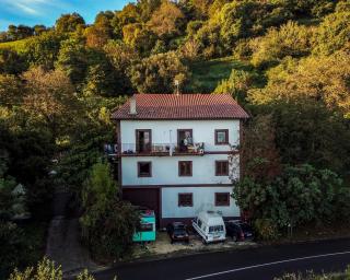 Surf Camp San Sebastian Partyhostel - Aia - 9