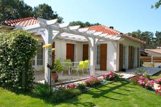 Wonderfully landscaped garden and nice house - 8