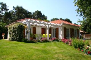 Wonderfully landscaped garden and nice house - 9