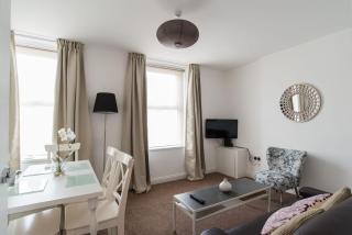 Elegant 2 Bedroom Apartment Near Stadium & Centre! - Cardiff - 9