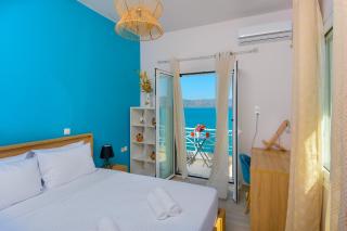 Margarita's Seafront Luxury Apartment - 8