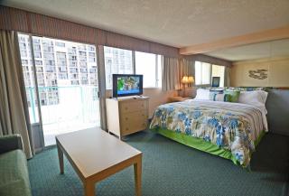 Aloha Surf 1205 Two Beds, Pool, Walk to WAIKIKI BEACH! - Honolulu - 0