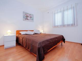 Luxury Apartment with heated pool in Starigrad - Starigrad-Paklenica - 7
