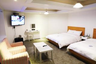 Hillside Hotel - Busan - 9
