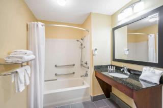 Howard Johnson by Wyndham Dalton - Dalton - 5