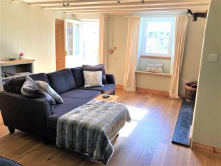 Coed y Berclas cottage, private orchard with stunning views - Llandegfan - 3