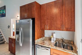 Maui Hill 70 - Renovated, Ocean View, Sleeps 8, AC - 2