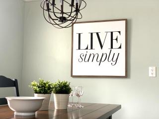 The Modern Stylish Gem Of Pontiac - 5 Min To GM - 3