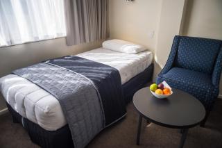 West Plaza Hotel - 6