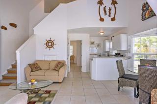 Lovely Sea Dreams Villa with Private Beach and Deck! - Banksville - 8