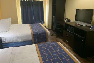 Days Inn & Suites by Wyndham Tampa/Raymond James Stadium - Tampa - 4