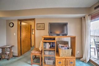 Condo w/ Pool Access - 2 Mi to Silver Dollar City! - 5