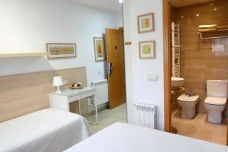 Hostal House - 3