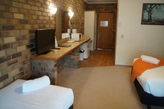 Magdala Motor Lodge & Lakeside Restaurant - Stawell - 4