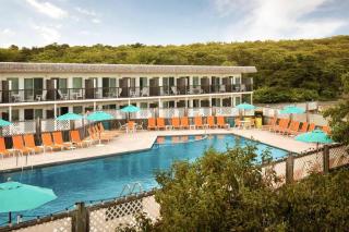 P-Town 2br Beach Beauty on the Bay. Water View! - 1