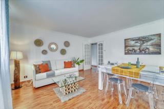 Chic and spacious apart with parking - Courbevoie - 0