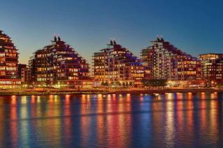 Battersea Reach Luxury Riverside Apartment - 3