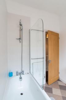 Stylish Apartment by Roath Park and Lake - 5