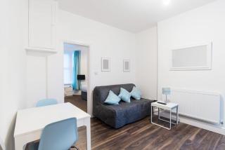 Ideal Two Bedroom Apartment near Centre & Stadium - 0